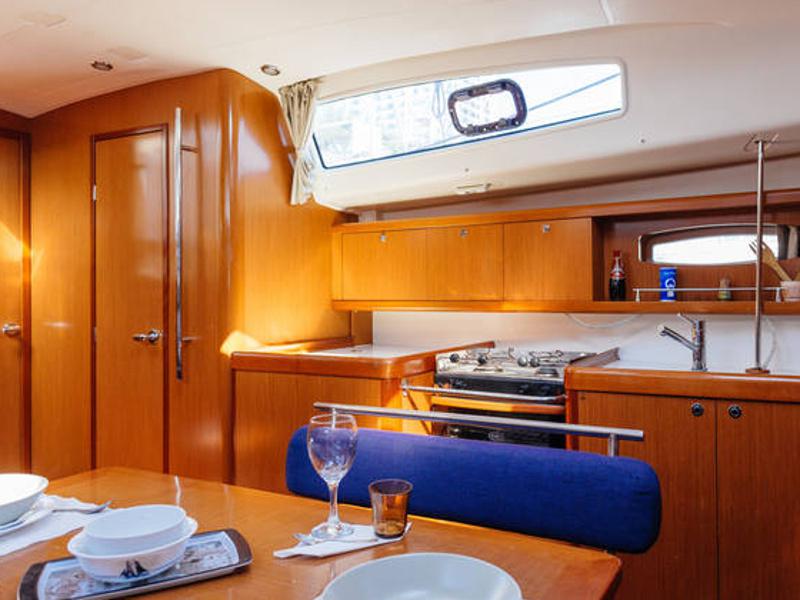 Book yachts online - sailboat - Beneteau Oceanis 43 - Blauw - rent