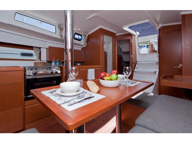 Book yachts online - sailboat - Beneteau Oceanis 38 - Simge - rent