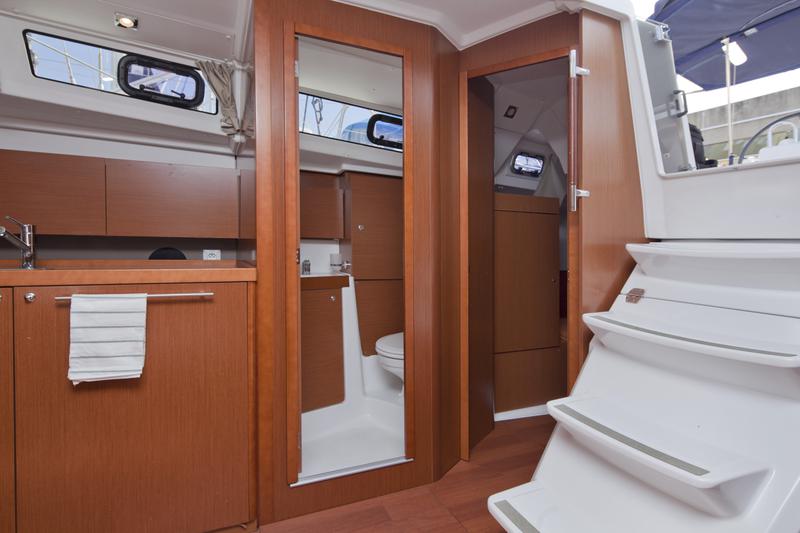 Book yachts online - sailboat - Oceanis 35.1 - Nemo Nefes - rent