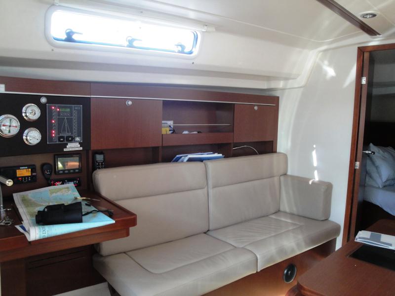 Book yachts online - sailboat - Hanse 385 - Pagode - rent