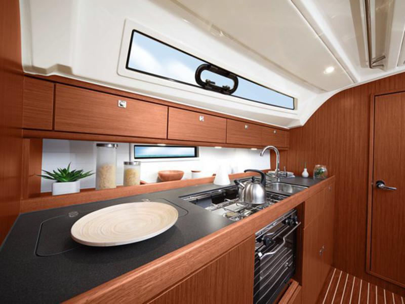 Book yachts online - sailboat - Bavaria Cruiser 41 - Urze - rent