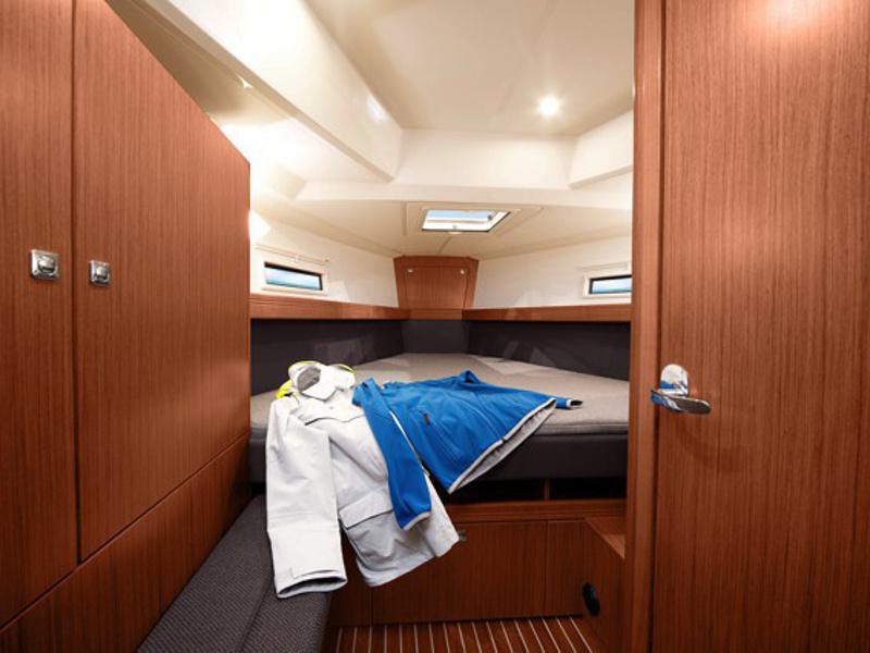 Book yachts online - sailboat - Bavaria Cruiser 41 - Urze - rent