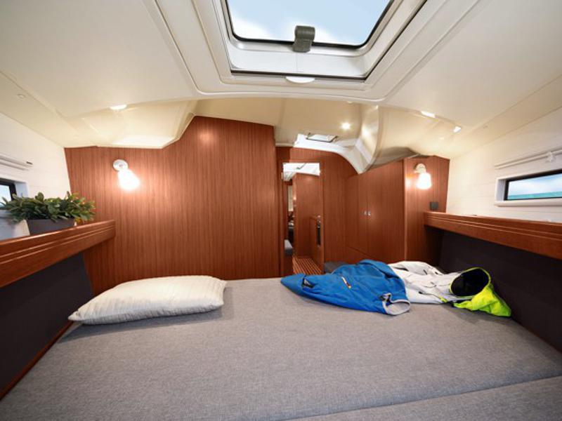 Book yachts online - sailboat - Bavaria Cruiser 41 - Urze - rent