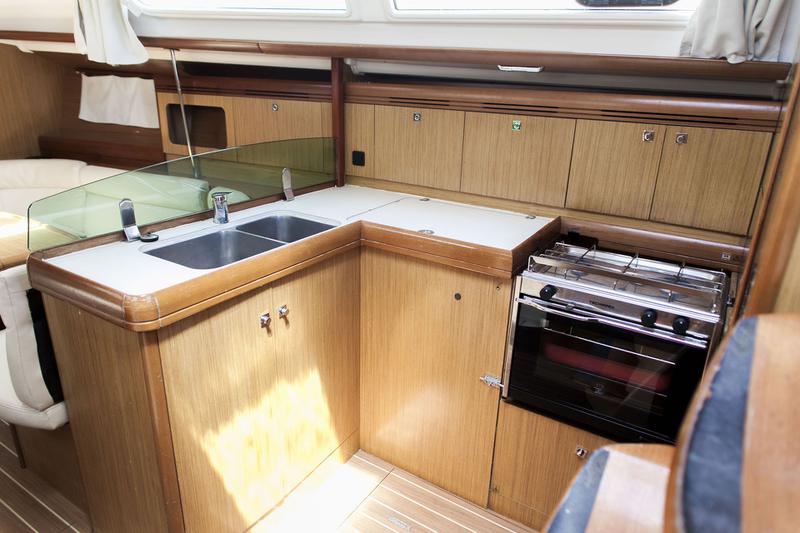 Book yachts online - sailboat - Sun Odyssey 36i - Formica, AIS, REFIT 2021 - rent