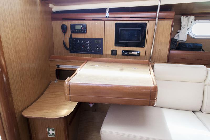 Book yachts online - sailboat - Sun Odyssey 36i - Formica, AIS, REFIT 2021 - rent
