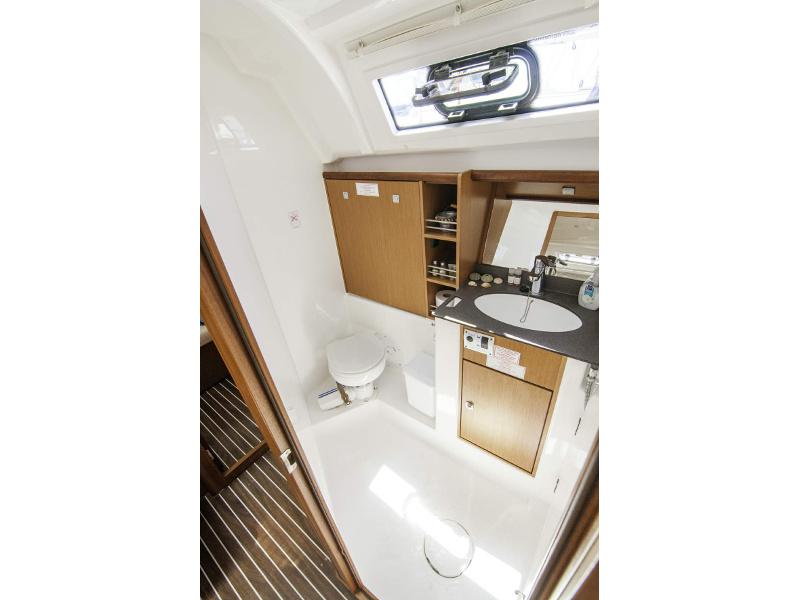 Book yachts online - sailboat - Bavaria 41 Cruiser - Erato - rent