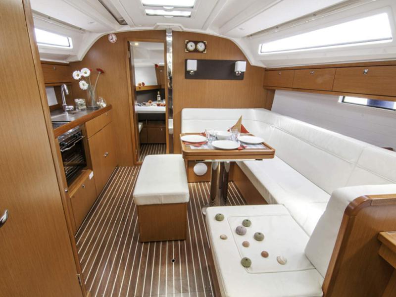 Book yachts online - sailboat - Bavaria 41 Cruiser - Erato - rent