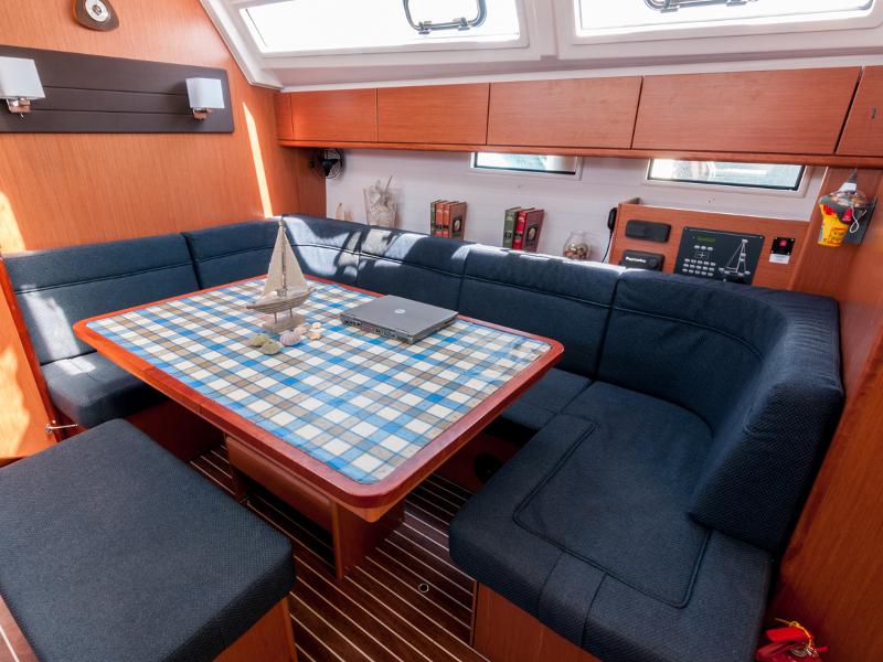 Book yachts online - sailboat - Bavaria 46 Cruiser - Ioli - rent