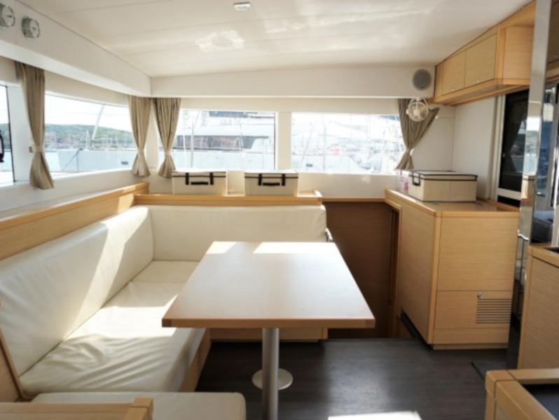 Book yachts online - catamaran - Lagoon 39 - Salty Dog - rent