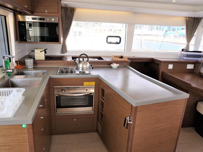 Book yachts online - catamaran - Lagoon 450 Sport - Saga - rent
