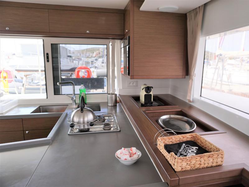 Book yachts online - catamaran - Lagoon 450 Sport - Saga - rent