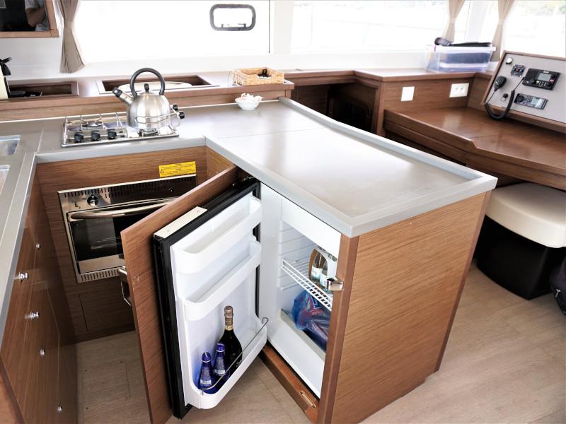 Book yachts online - catamaran - Lagoon 450 Sport - Saga - rent