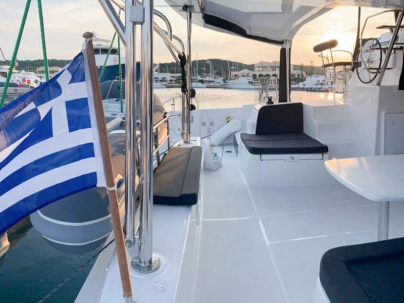 Book yachts online - catamaran - Lagoon 42 - Mio - rent