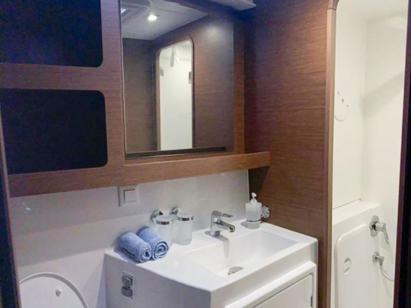 Book yachts online - catamaran - Lagoon 42 - Mio - rent