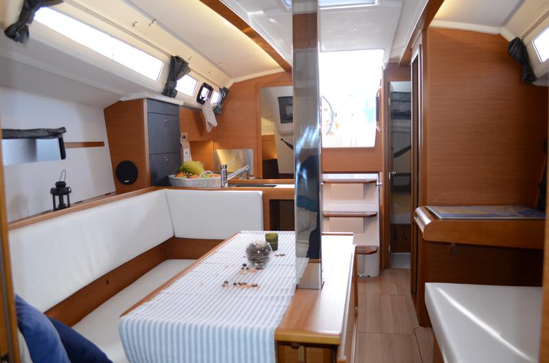 Book yachts online - sailboat - Sun Odyssey 349 - Porto Tolero - rent