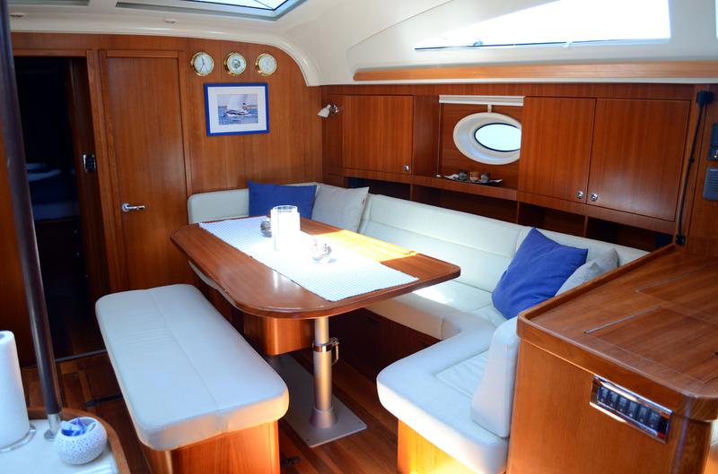 Book yachts online - sailboat - Elan Impression 514 - Cesarica III - rent