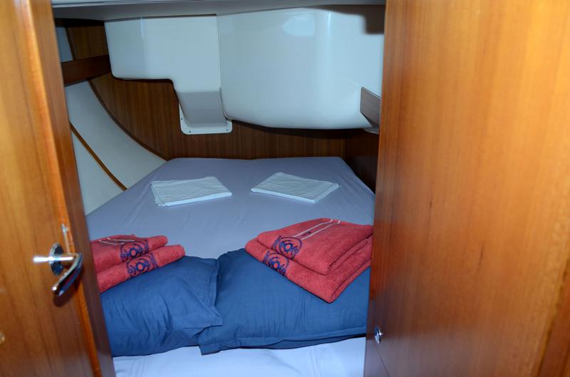 Book yachts online - sailboat - Elan Impression 514 - Cesarica III - rent