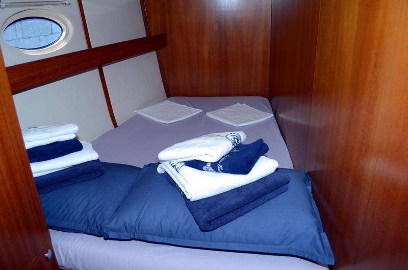 Book yachts online - sailboat - Elan Impression 514 - Cesarica III - rent