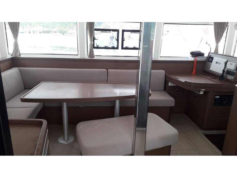 Book yachts online - catamaran - Lagoon 42 - Utopia - rent