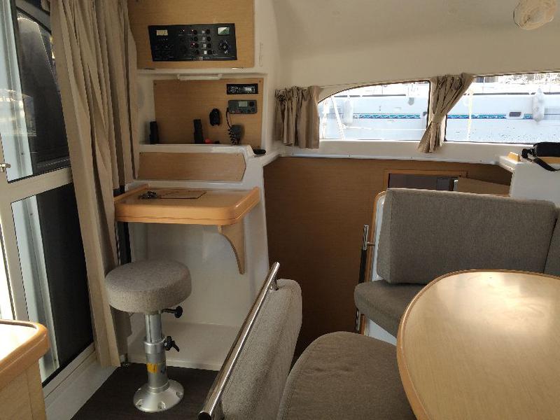 Book yachts online - catamaran - Lagoon 380 S2 - Golden Nugget - rent