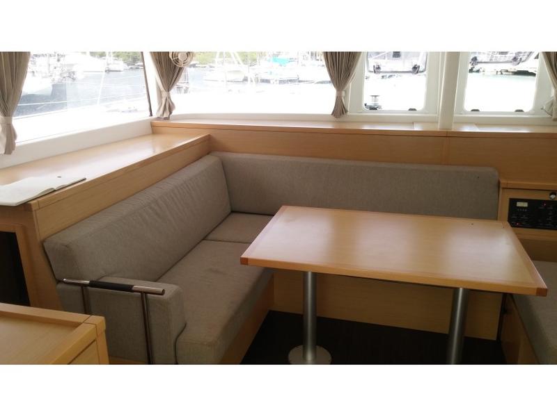 Book yachts online - catamaran - Lagoon 400 S2 - Ruby - rent