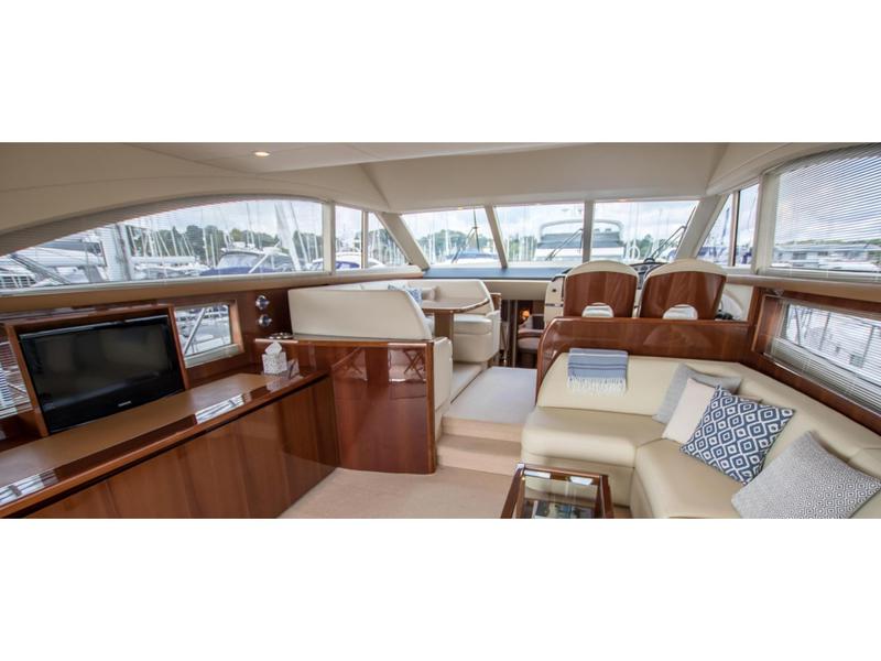 Book yachts online - motorboat - Princess 54 Fly - Esmeralda - rent