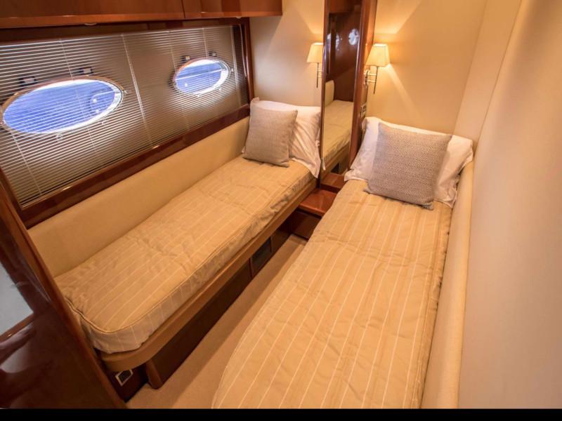 Book yachts online - motorboat - Princess 54 Fly - Esmeralda - rent