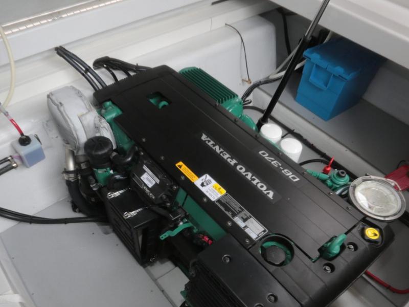 Book yachts online - motorboat - Grandezza 34 OC - BASILEIA - rent