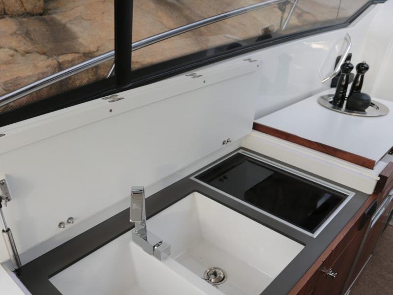 Book yachts online - motorboat - Grandezza 34 OC - BASILEIA - rent