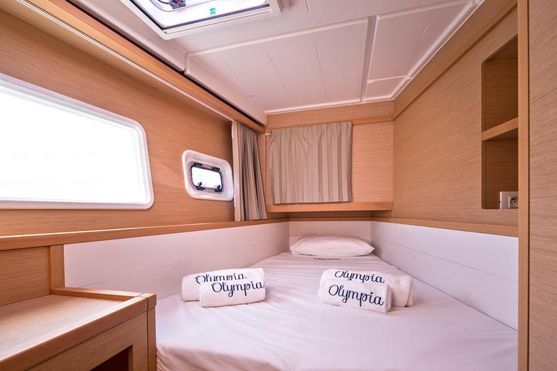 Book yachts online - catamaran - Lagoon 39 - Olympia - rent