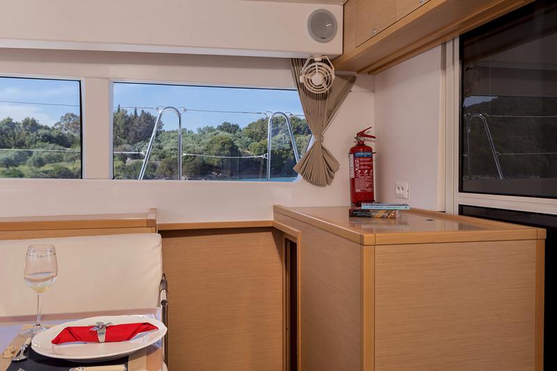 Book yachts online - catamaran - Lagoon 39 - Olympia - rent