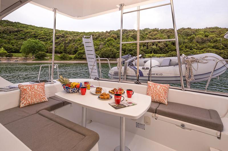 Book yachts online - catamaran - Lagoon 380 - Stardust - rent