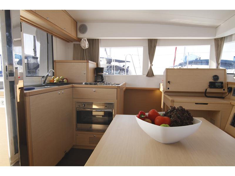 Book yachts online - catamaran - Lagoon 39 - Lost Cat - rent