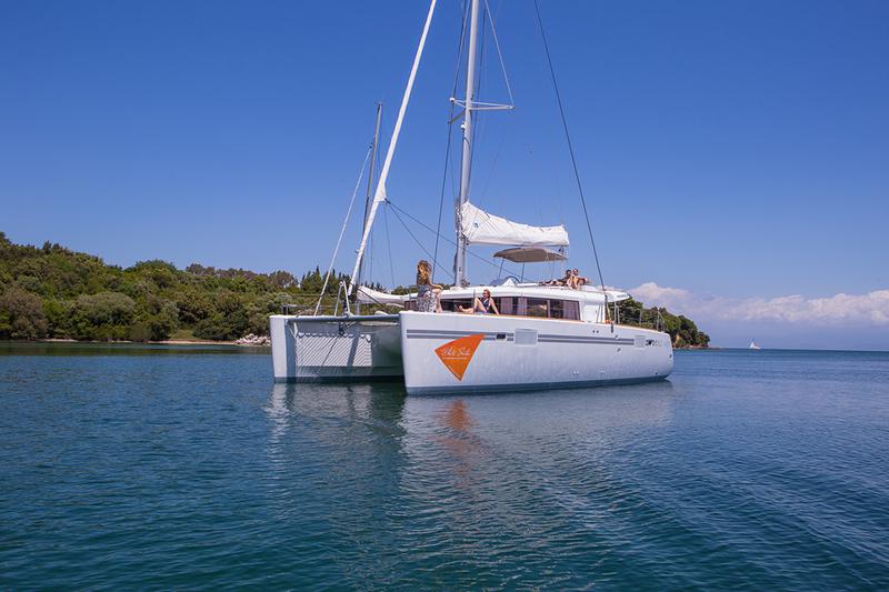 Book yachts online - catamaran - Lagoon 450 F - Gin Tonic - rent