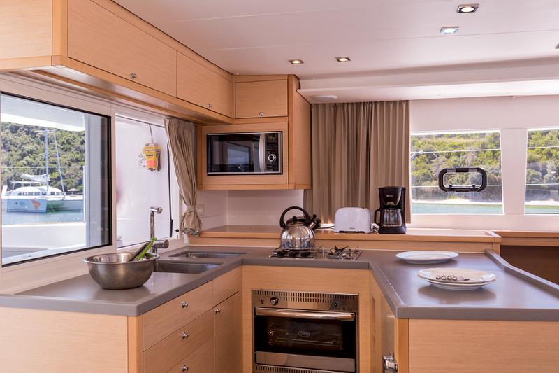 Book yachts online - catamaran - Lagoon 450 F - Gin Tonic - rent