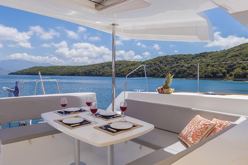 Book yachts online - catamaran - Lagoon 450 F - Gin Tonic - rent