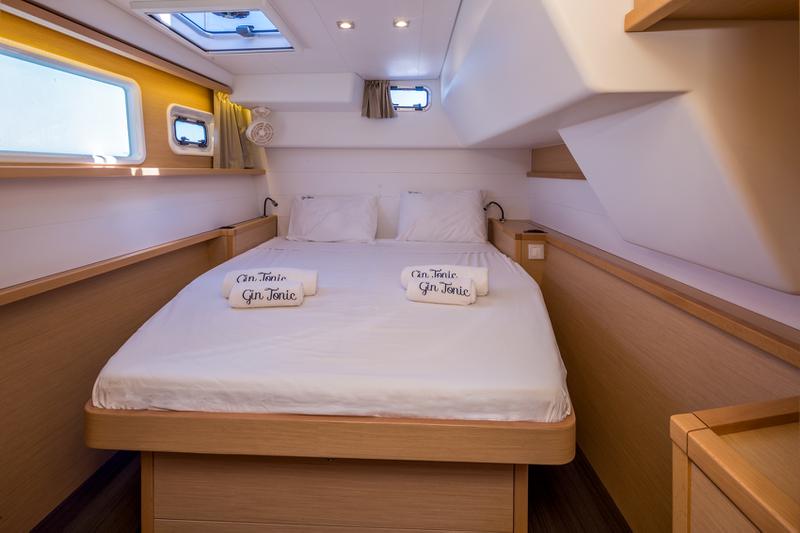 Book yachts online - catamaran - Lagoon 450 F - Gin Tonic - rent