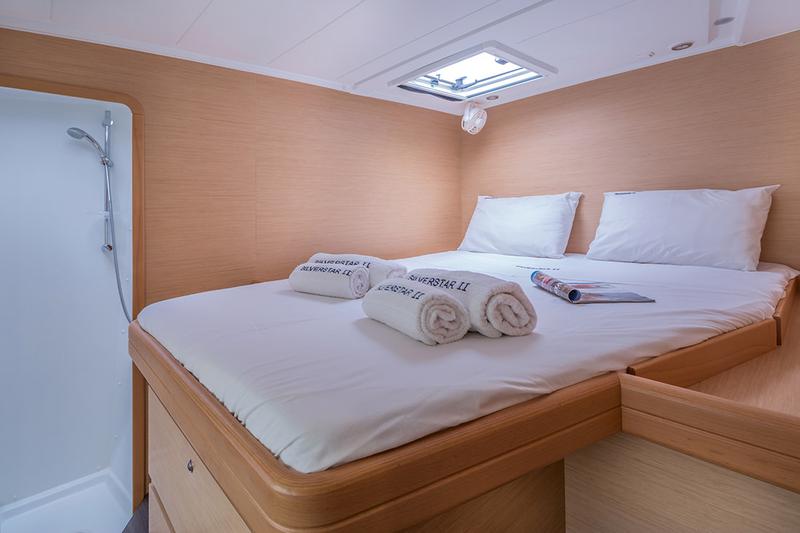 Book yachts online - catamaran - Lagoon 421 - Silverstar II - rent