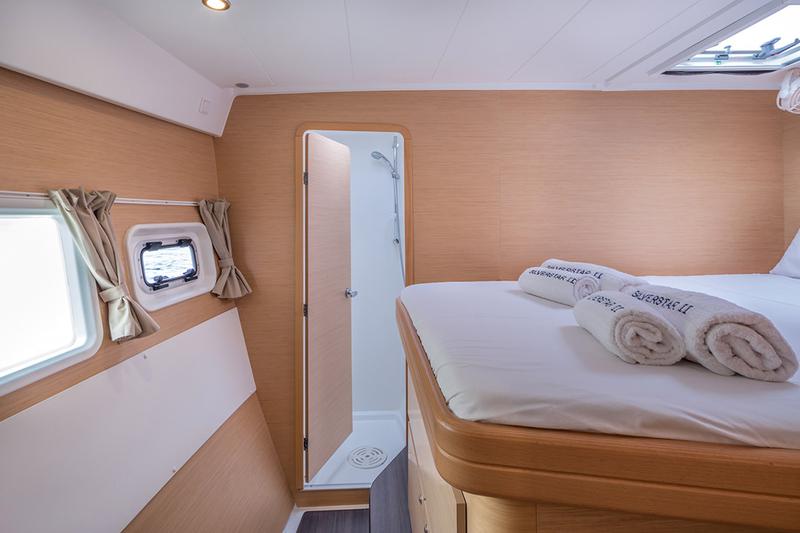 Book yachts online - catamaran - Lagoon 421 - Silverstar II - rent