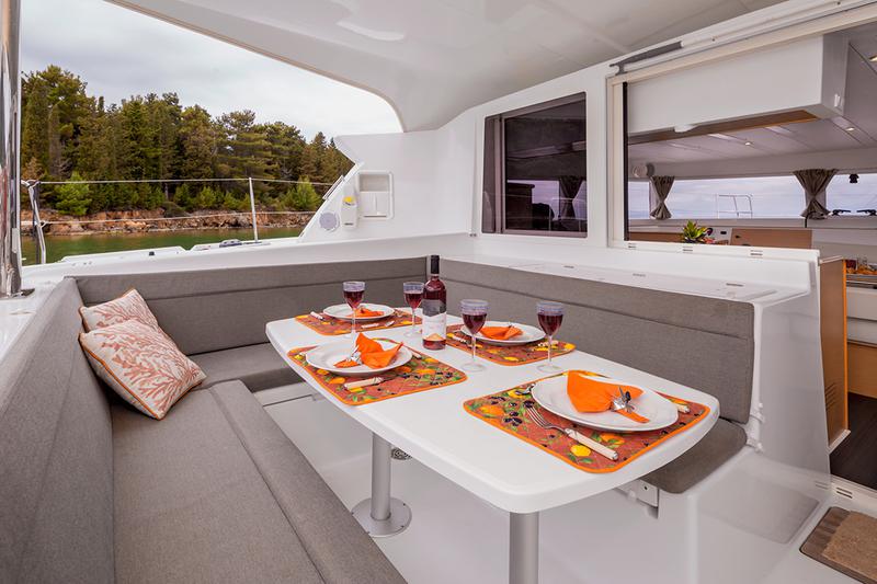 Book yachts online - catamaran - Lagoon 421 - Silverstar II - rent