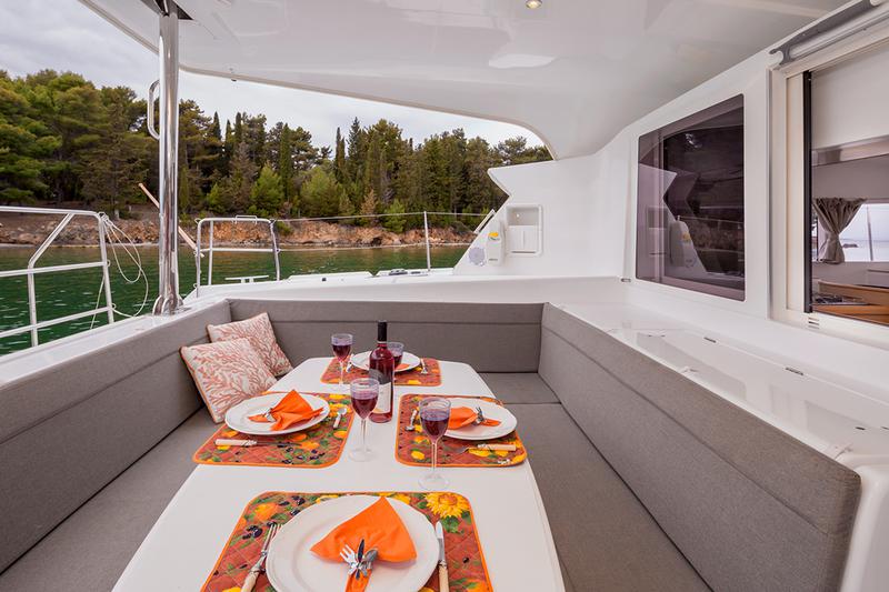 Book yachts online - catamaran - Lagoon 421 - Silverstar II - rent