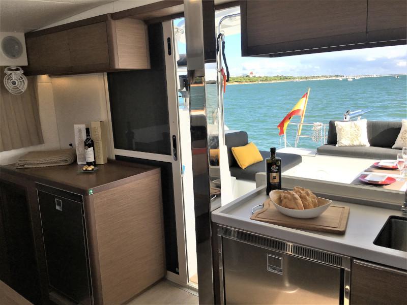 Book yachts online - catamaran - Lagoon 40 - Cat 40 - rent