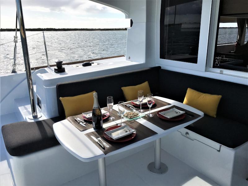 Book yachts online - catamaran - Lagoon 40 - Cat 40 - rent