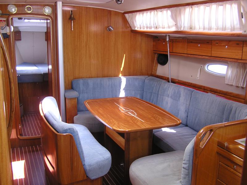 Book yachts online - sailboat - Bavaria 40 Cruiser - Madrugada - rent