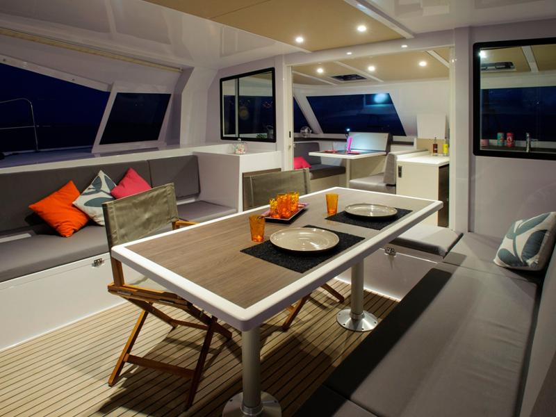 Book yachts online - catamaran - Nautitech Open 40 - Midas - rent