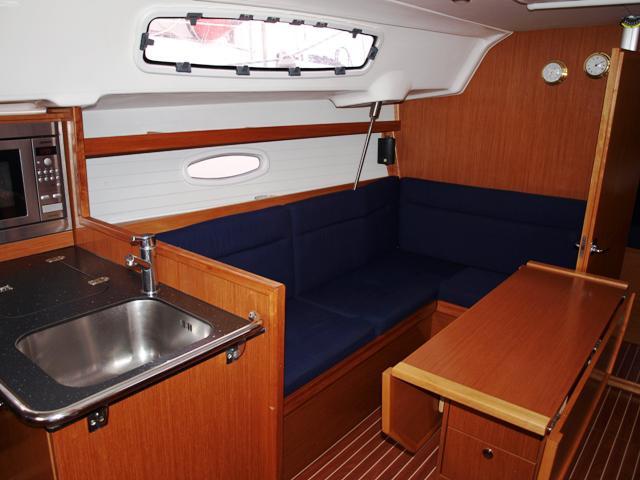 Book yachts online - sailboat - Bavaria 35 Cruiser - Antiopi - rent