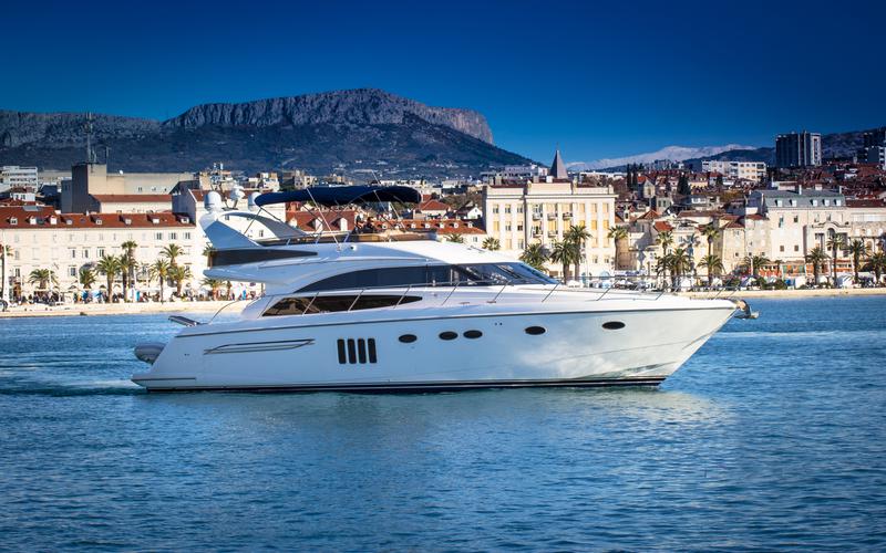 Book yachts online - motorboat - Princess 62 - Pamango - rent