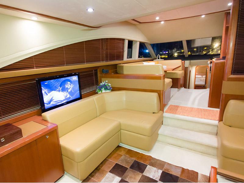 Book yachts online - motorboat - Princess 62 - Pamango - rent