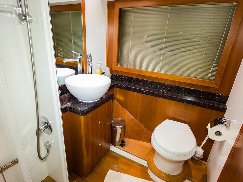 Book yachts online - motorboat - Princess 62 - Pamango - rent