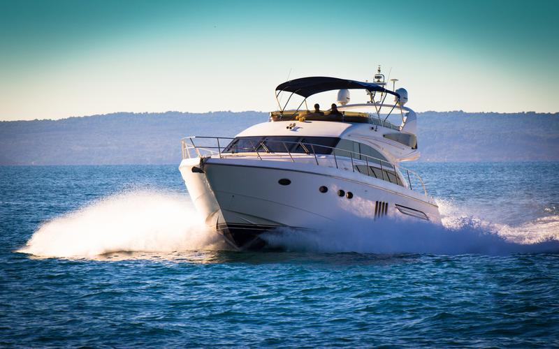 Book yachts online - motorboat - Princess 62 - Pamango - rent
